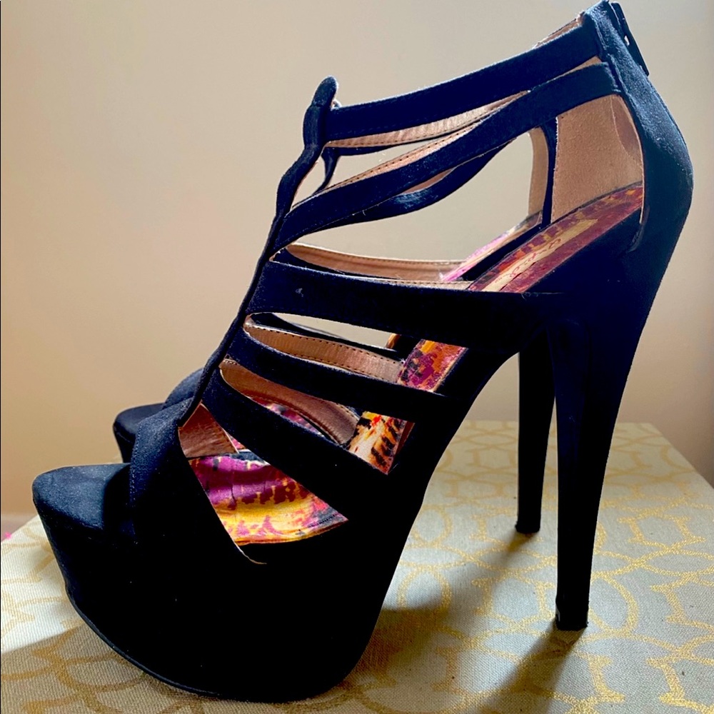 Gorgeous and Sexy Strappy Black Heel.